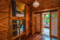 Palmar Beach Lodge Hotels in Bastimento