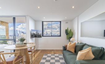 KozyGuru | Rozelle | Bridge View with Carpark