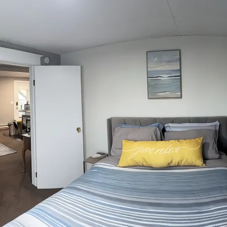 Coastal Living in the heart of St. Ignace.
