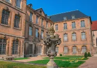 ibis Nancy Centre Stanislas Hôtels à proximité de : École Charles de Foucauld