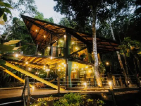 沃拉曼 B-One 薩科特山酒店