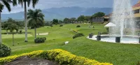 Beautiful big house, near restaurants, unicentro, jardín plaza and more. - บังกะโล
