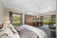 Thistle Hill Guesthouse - Walk to Many Wineries and Restaurants - 4-Star