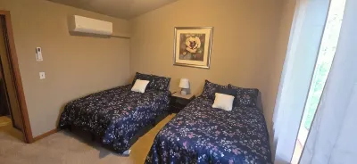 Charming 2-bedroom townhome with WiFi, AC in enchanting Seattle Hotels in Rainier Valley