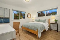 Luxury Spa, Patio, Deck & Views of Puget Sound in the Heart of Old Town, Tacoma