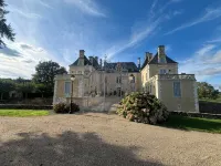 An enchanting chateau set in 10 hectares of wooded parkland, in absolute peace and quiet! - Homestays