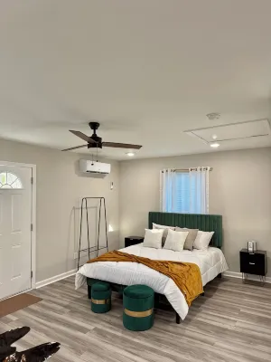 Mid-Town Cottage ~ Cozy Retreat Hotels in Midtown Savannah