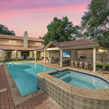 Katy Oasis with Huge Patio, Pool & Game Room