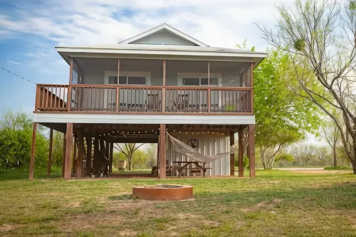 Llano River House - Waterfront with a View