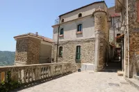 44 Steps Holiday Home - terrace with sea view, equipped kitchen, desk with wifi