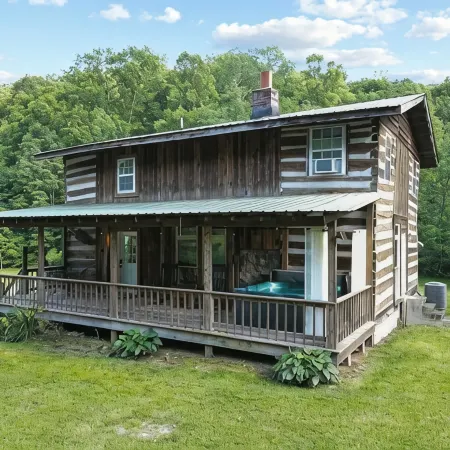 Private, Unique Log Cabin with Hot Tub, 3 Br,2 Bath. Sleeps 6.