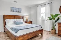 Great Hammcock Getaway, cozy home, hot tub, fire pit, beaches nearby.