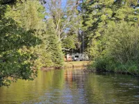 Cozy camping retreat on the banks of the beautiful AuSable River - Homestays