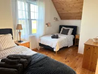 Waterfront Sunset Cove Cottage! - Hot Tub