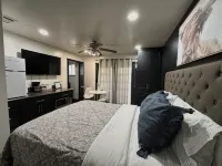Cozy studio perfect for students with AC and WiFi in delightful Sacramento - Condos
