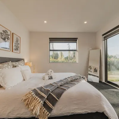 Zenith Escapes Your Quintessential 4BR Haven Hotels near Dakota Park