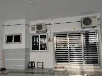 My Homestay Sitiawan Astronaut Space House 8 pax Ξενοδοχεία στην πόλη Sitiawan
