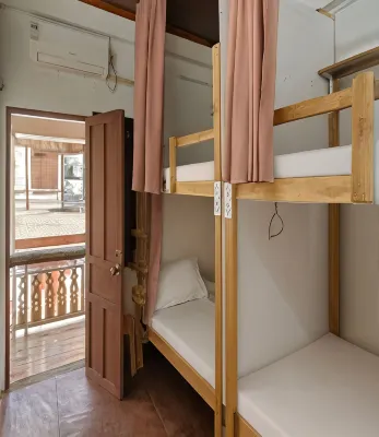 Travel Time - Hostels