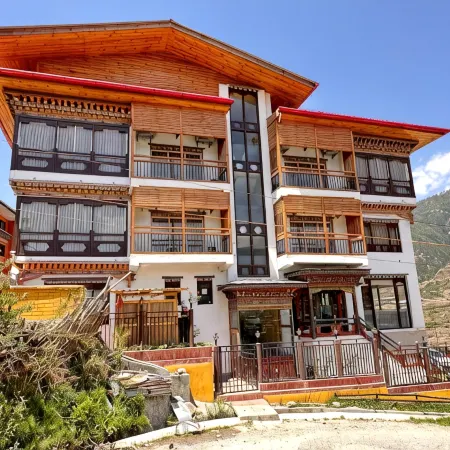 NUMINOUS HOTEL