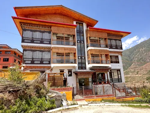 NUMINOUS HOTEL - balcony