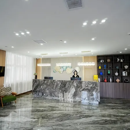 Huayi Select Hotel (Guanshan International)