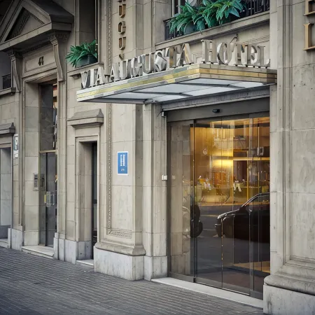 Hotel Via Augusta Отели рядом с достопримечательностью «Площадь Пласа-дель-Соль»