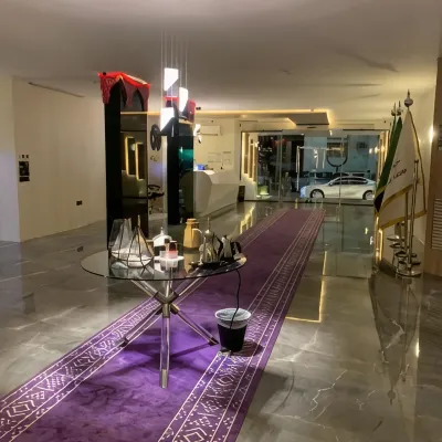 Golden New Al Safa Các khách sạn gần Trung tâm mua sắm Aziz