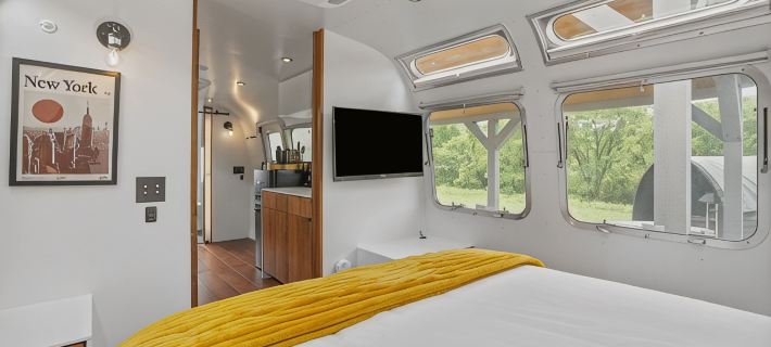 Luxury Airstream Glamping Unit 1 of 6, On-Site Hiking, Private Hot Tub and Sauna Ξενοδοχεία στην πόλη Hocking County
