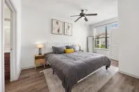 Cozy 1-BR Haven w/King Bed, Sofa Bed, Pool, Gym in Prime Frisco