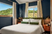 Downtown Bailey Mountain Escape with Sauna, Hot tub and Designated Game Room