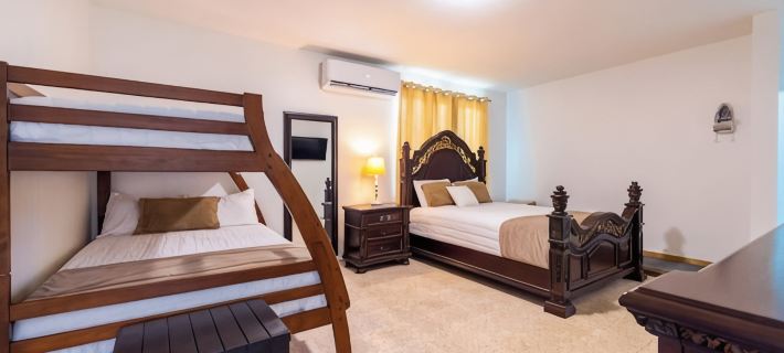 Chris Guest House, 2nd Floor with Shared Pool Hotels in Puntas