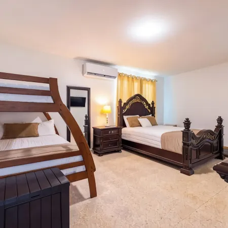 Chris Guest House, 2nd Floor with Shared Pool