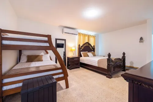 Chris Guest House, 2nd Floor with Shared Pool