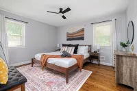 4 mins to LU • Cozy Home • Game Room • Fire Pit - 4-Star