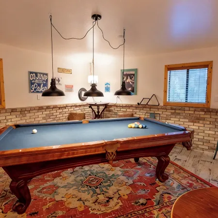 Beautiful Mountain Lake House in Kingswood Estates with Hot Tub and Pool Table