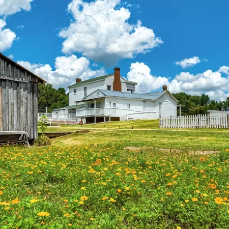 Charming 1-bedroom Pearl Cottage with WiFi in the historic Casey Jones Village