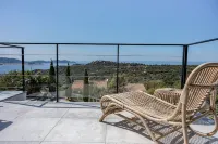 Superb 6 Bedroom Villa, Sea View, Swimming Pool & Pétanque, 5mn from the Beach - Homestays