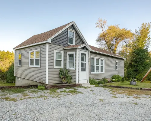 3-bedroom house in charming Meredith with WiFi, AC. Enjoy your stay Hotels in Meredith