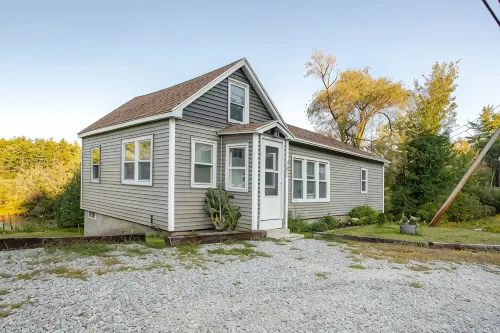 3-bedroom house in charming Meredith with WiFi, AC. Enjoy your stay