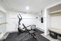 Luxury New Haven Retreat • Private Pool, Gym, Cinema • Near Yale & Beaches - Gym