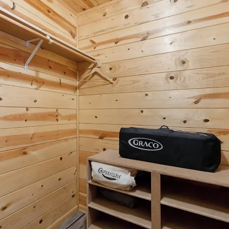Dog Friendly, Fully Gated, Private Cabin by Fool Hollow Lake
