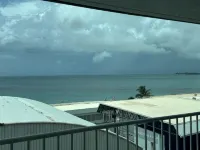 Deja Blue Beachfront Apartment