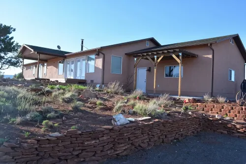 4-bedroom house in tranquil Torrey with WiFi, AC. Enjoy a peaceful getaway!