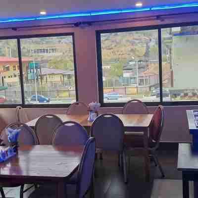 Hotel Midpoint Dining/Meeting Rooms
