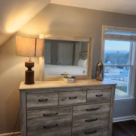 Luxury Home 12 Overnight Guests, Wi-Fi for Online Worker, Theme Gold & Diamonds