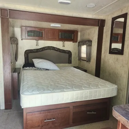 Camper sleeps 4 Located at Lake Cumberland State Park Entrance. Boat Ramp 3min