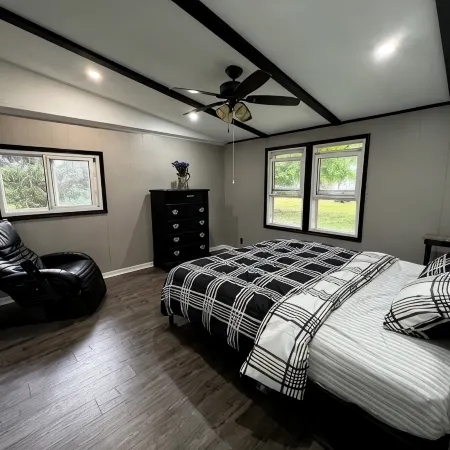 Private 3BR Farmhouse on Estate with Event Space, Horses,Trails, Ponds & Orchard