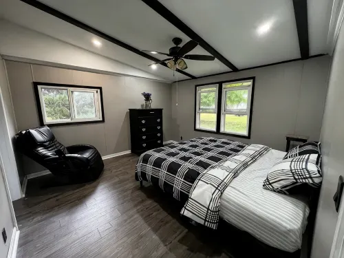Private 3BR Farmhouse on Estate with Event Space, Horses,Trails, Ponds & Orchard - Jacuzzi