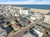 Steps to Hampton Beach and all entertainment! 4 bedrooms, pet friendly! -  Ferienwohnungen