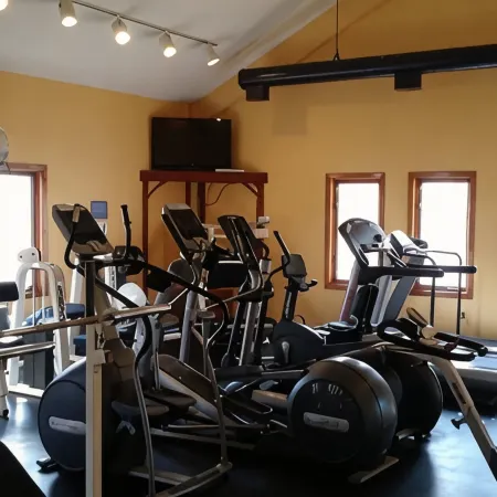 Perfect for family getaway, across from Mount Snow Mountain- Sleeps up to 12!